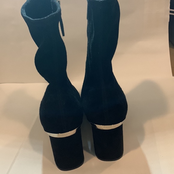 Black Prada velvet booties - Picture 2 of 5